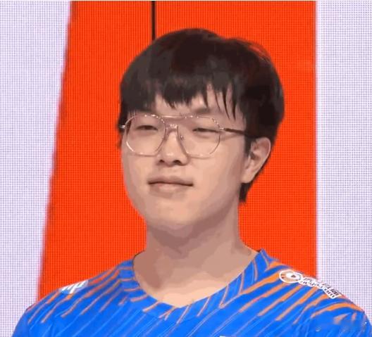 这波是黄仁勋不懂事了，想去见Faker之前，不来见一下Faker的接班人吗 黄仁