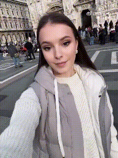 谢尔巴科娃抵达意大利米兰，这一次，她是观众，而不是运动员。四年前的北京冬奥会，谢