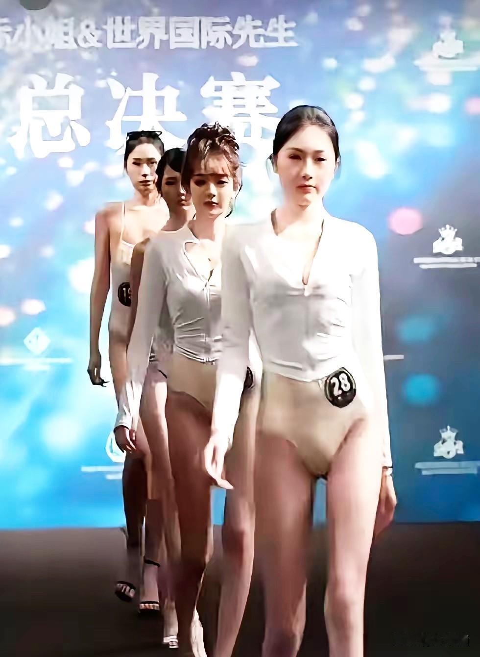 说真的，看惯了选美舞台上那些用力过猛的浓妆艳抹和夸张造型，突然杀出个刘文文，真让