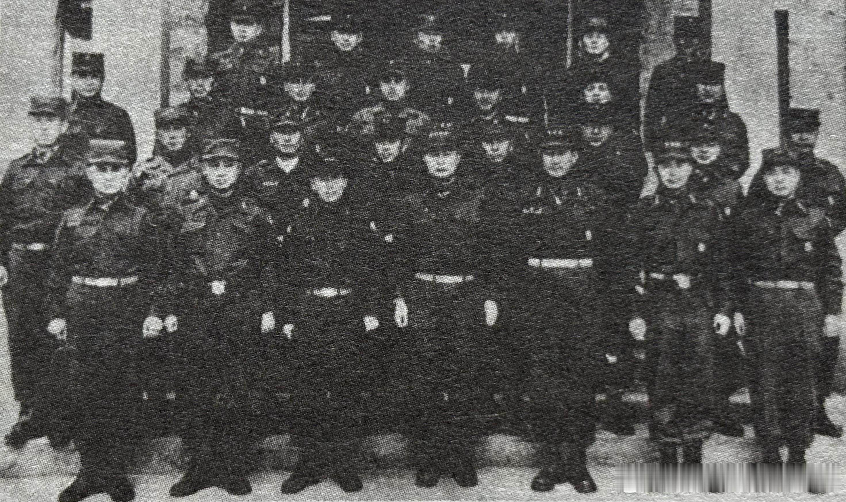 1955年韩国第1集团军司令白善烨与各军军长、各师师长合影留念军事历史全触达 ​