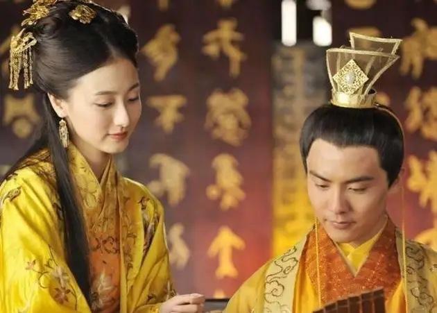 在古代皇室，太子的成长从来都不是私事，就连男女之事都要由专人教导，而承担这份“特