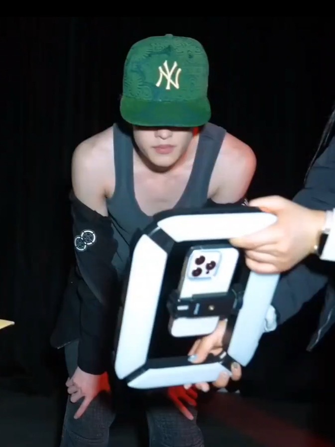 啊啊啊啊啊啊啊所有人尖叫🙀看到这一幕我鼻血都出来了  专栏 · 炤熙的身体图鉴