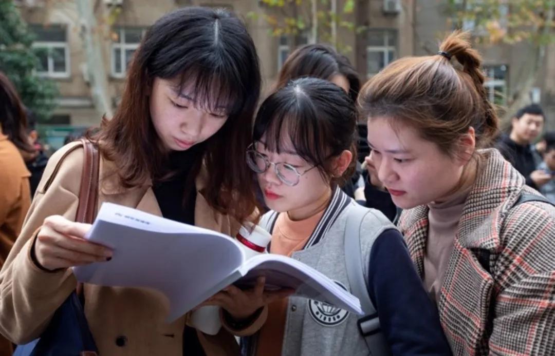 #秋日生活打卡季#在江苏省高校中，南京信息工程大学的排名情况如下：
 
[心]2