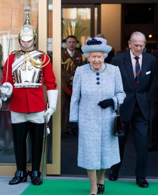 伊丽莎白二世有替身，为什么凯瑟琳王妃不能有，这难道不是双标吗？
这源于凯瑟琳王妃