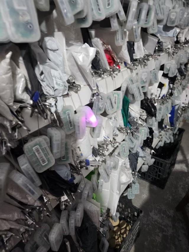 相隔几里路也能使你的快递亮起灯来[给力]//@芳姨日记:还有啥新的便捷功能？
 