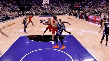 杨瀚森2分钟3次失手，这波操作印象分减分不少，斯普利特看起来也不是很满意。

第