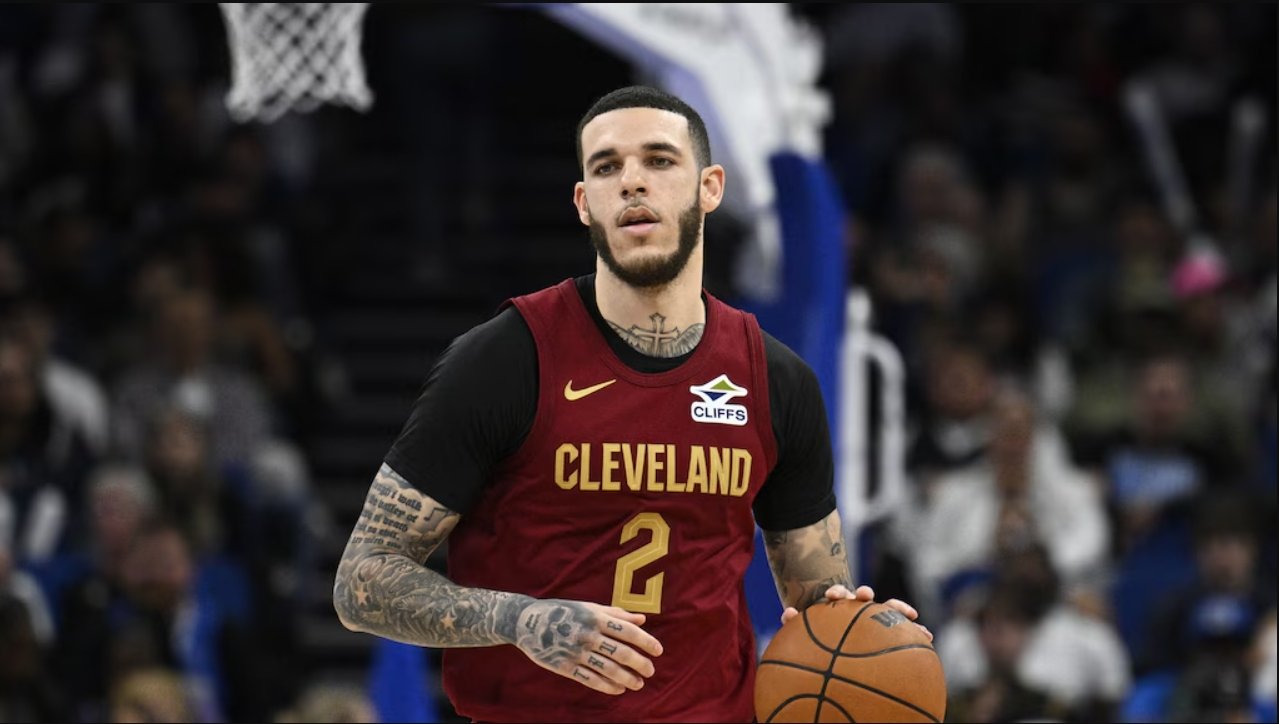 #勇士计划签下朗佐鲍尔#  据Jake Fischer报道，勇士正将双向合同球员