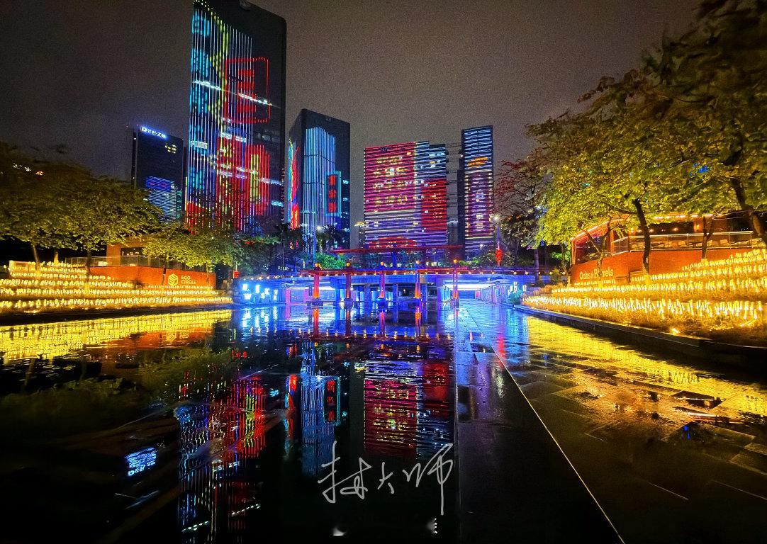 万步人生路 晚上在佛山千灯湖万步健走，是一种视觉和体感的双重享受。晴天，可以看到