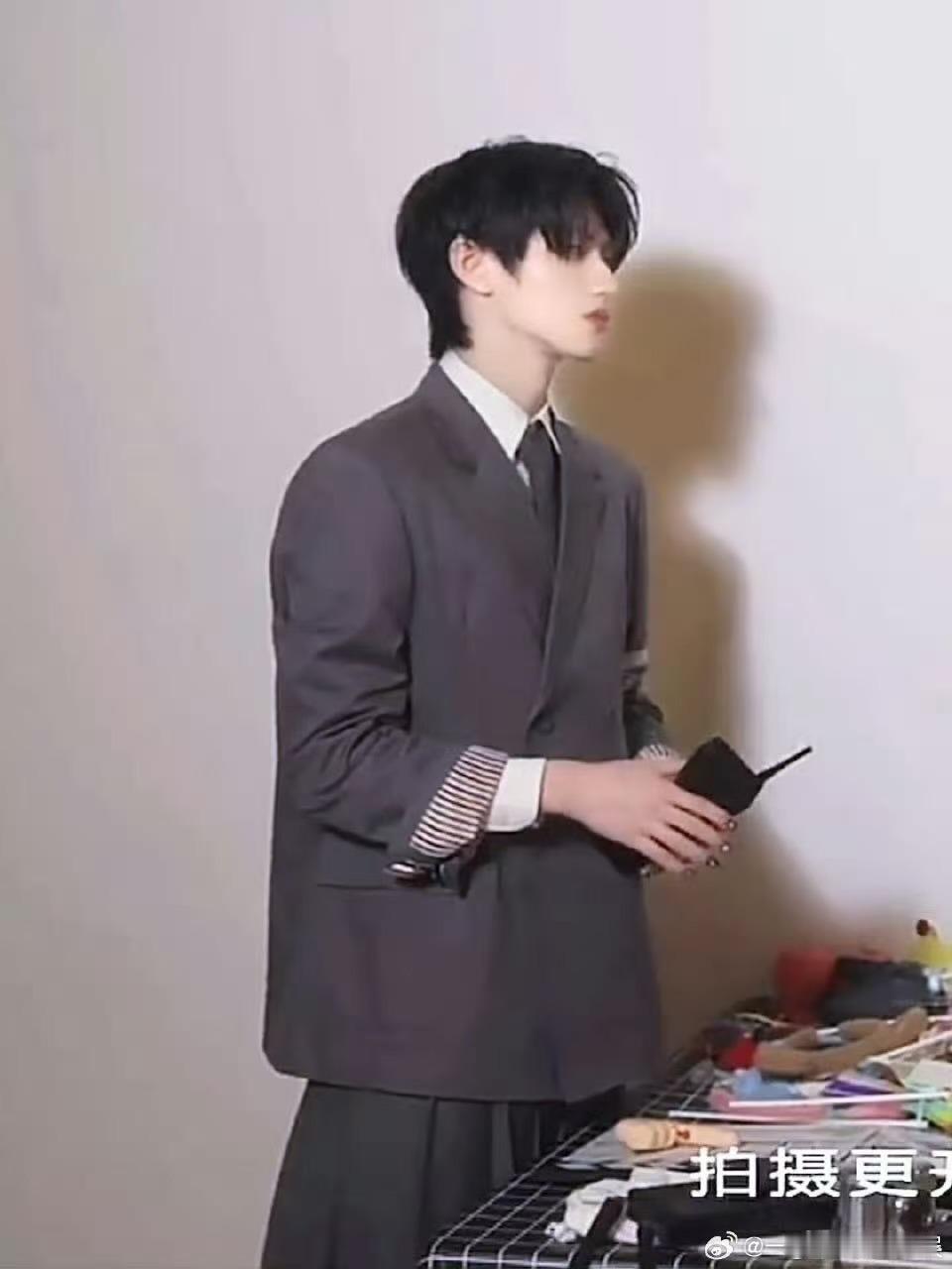 朱志鑫elle裙装朱志鑫elle穿的裙装朱志鑫elle穿的裙装，可以，