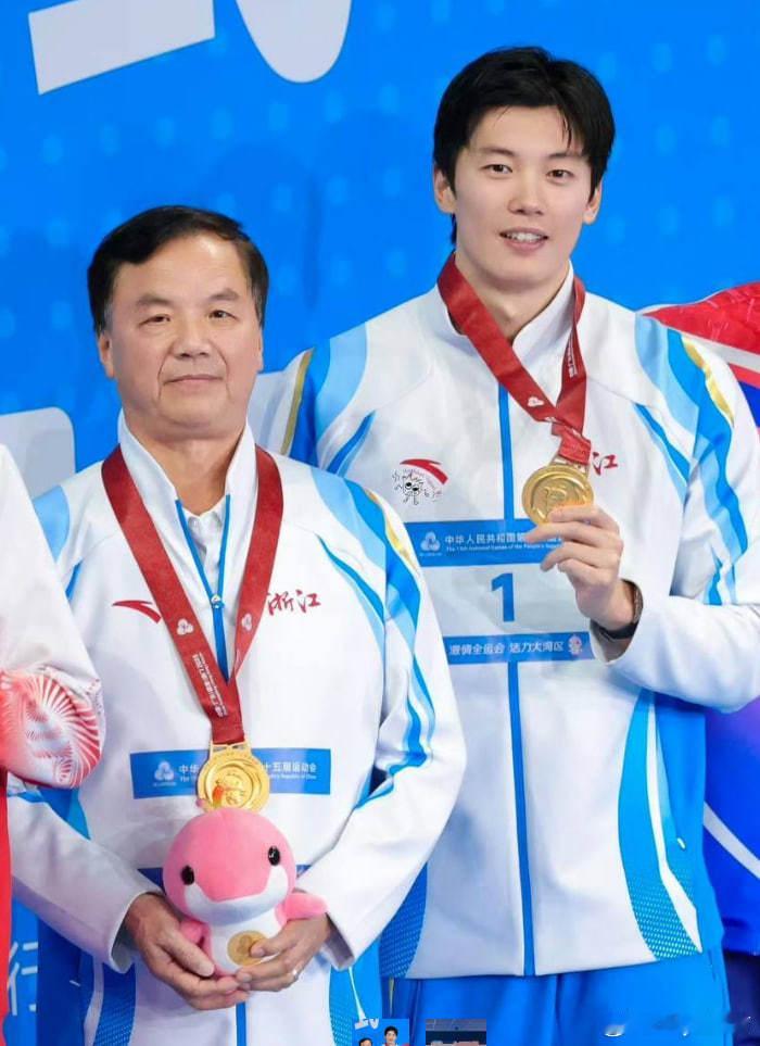 汪顺回家乡宁波演讲 “金牌背后是无数人的托举。”站在故乡的土地，他选择把荣耀归于