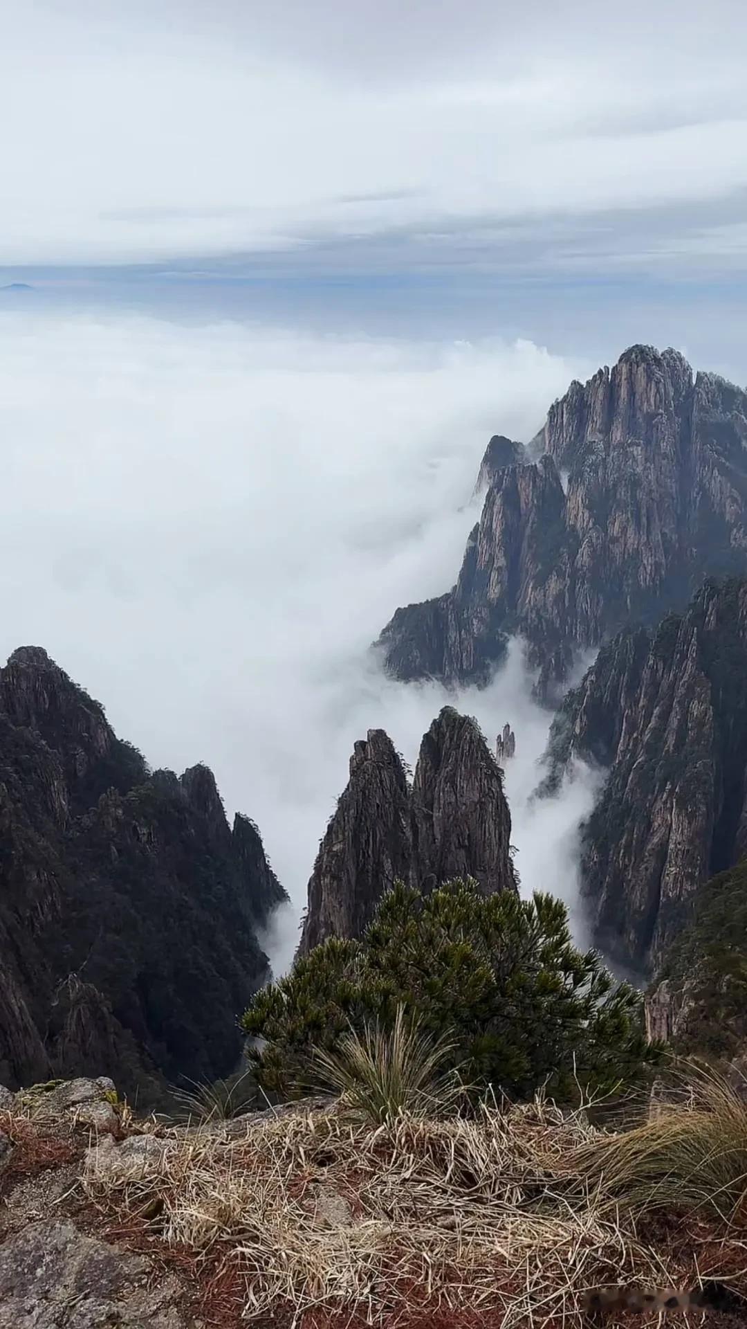 近期去黄山的游客注意了，玉屏索道停运检修了。
黄山为保证索道安全运营，每年都会对