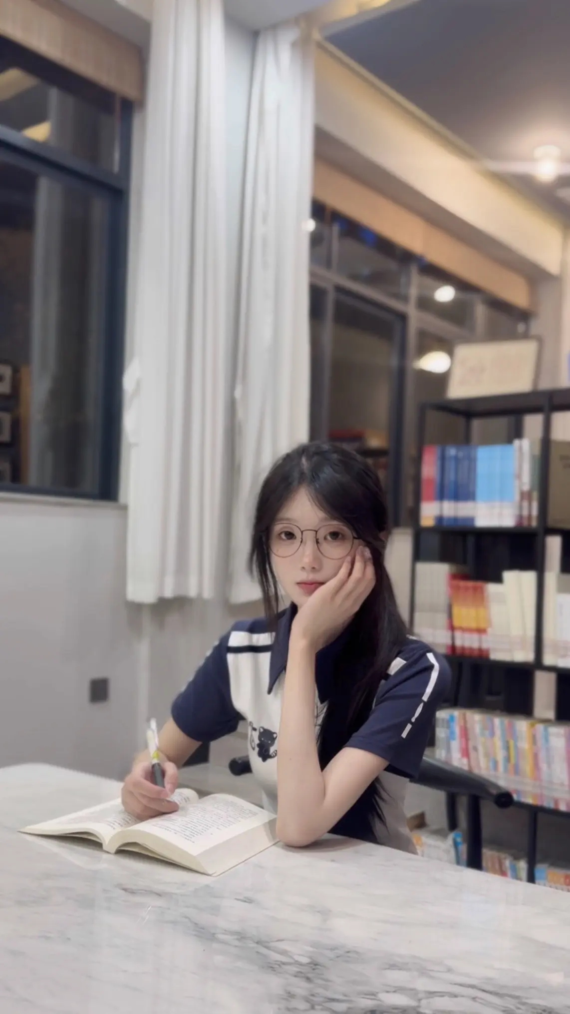 自习时朋友的随手一拍胜过万千美照。