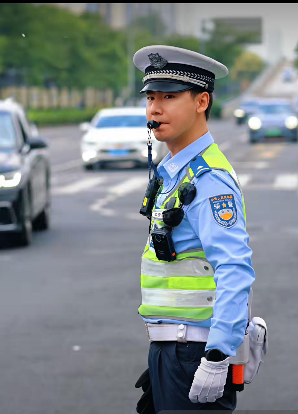 退役军人干辅警有三大天然优势！

1，纪律意识强；
退役军人经过部队的精心培养，