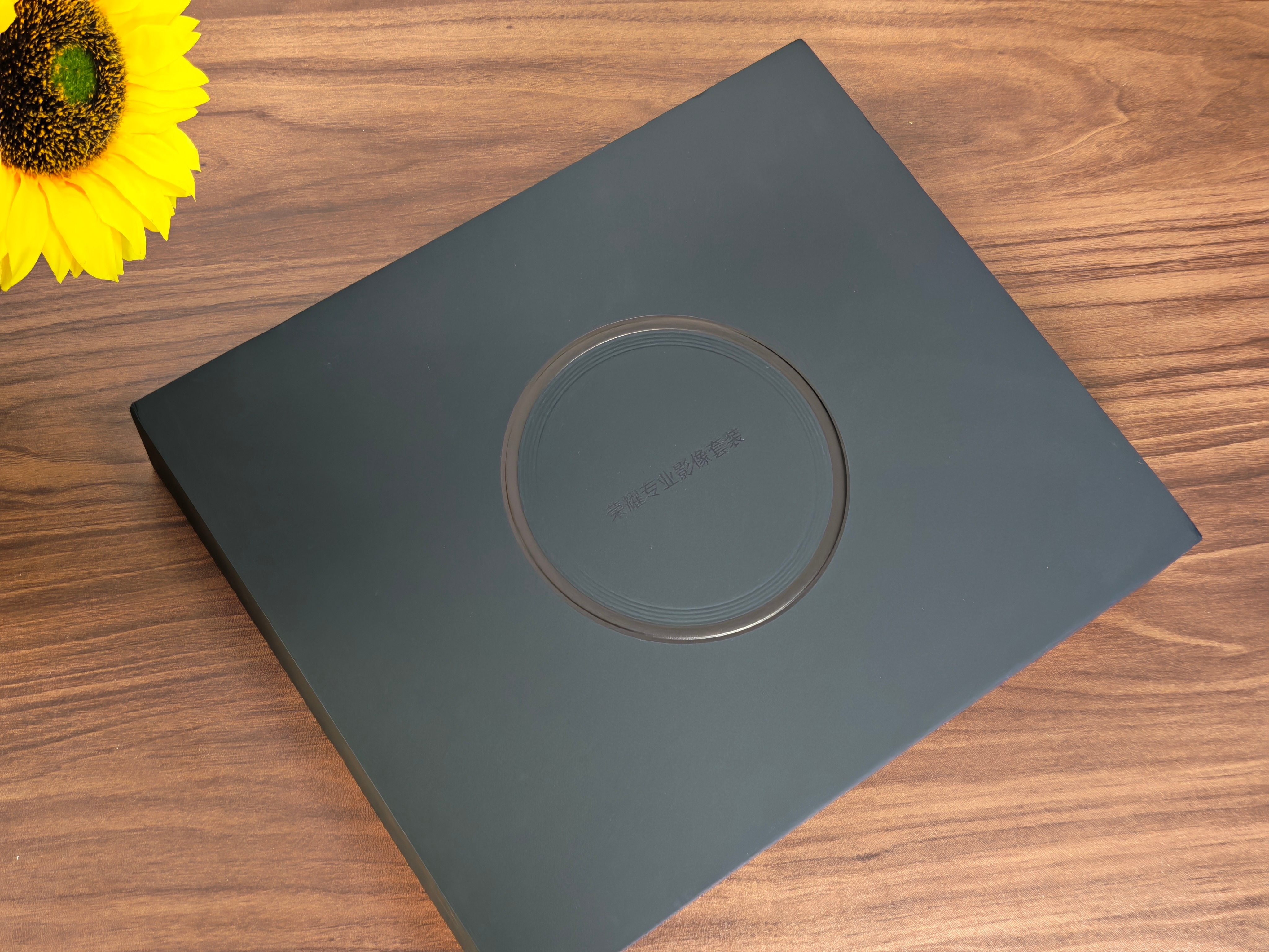 收到了荣耀荣耀Magic8 Pro的影像套装，这次的增距镜套装真的很不错啊，而且