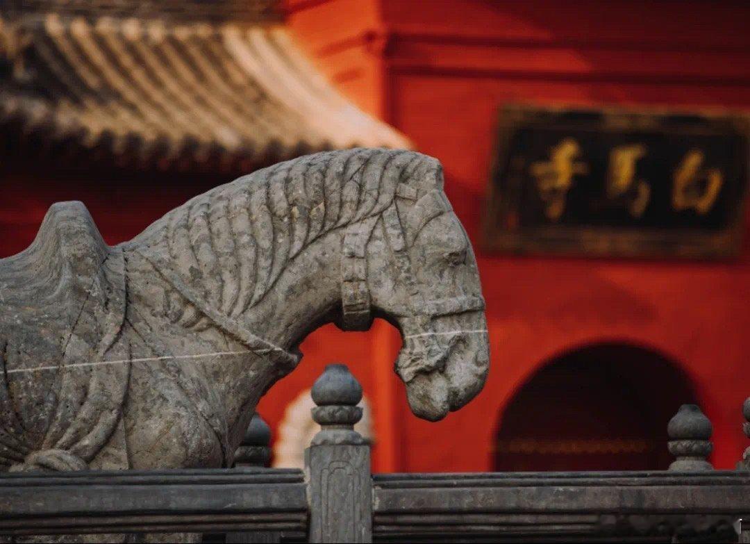 人民日报非常治愈的一段话，分享亲人们，在最艰难的时候，别老想着太远的将来，只要鼓