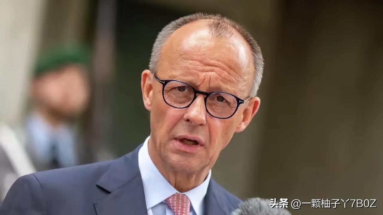 7月19日默茨做客德国ZDF电视台专访，被记者追问竞选承诺大半落空，场面多少有点