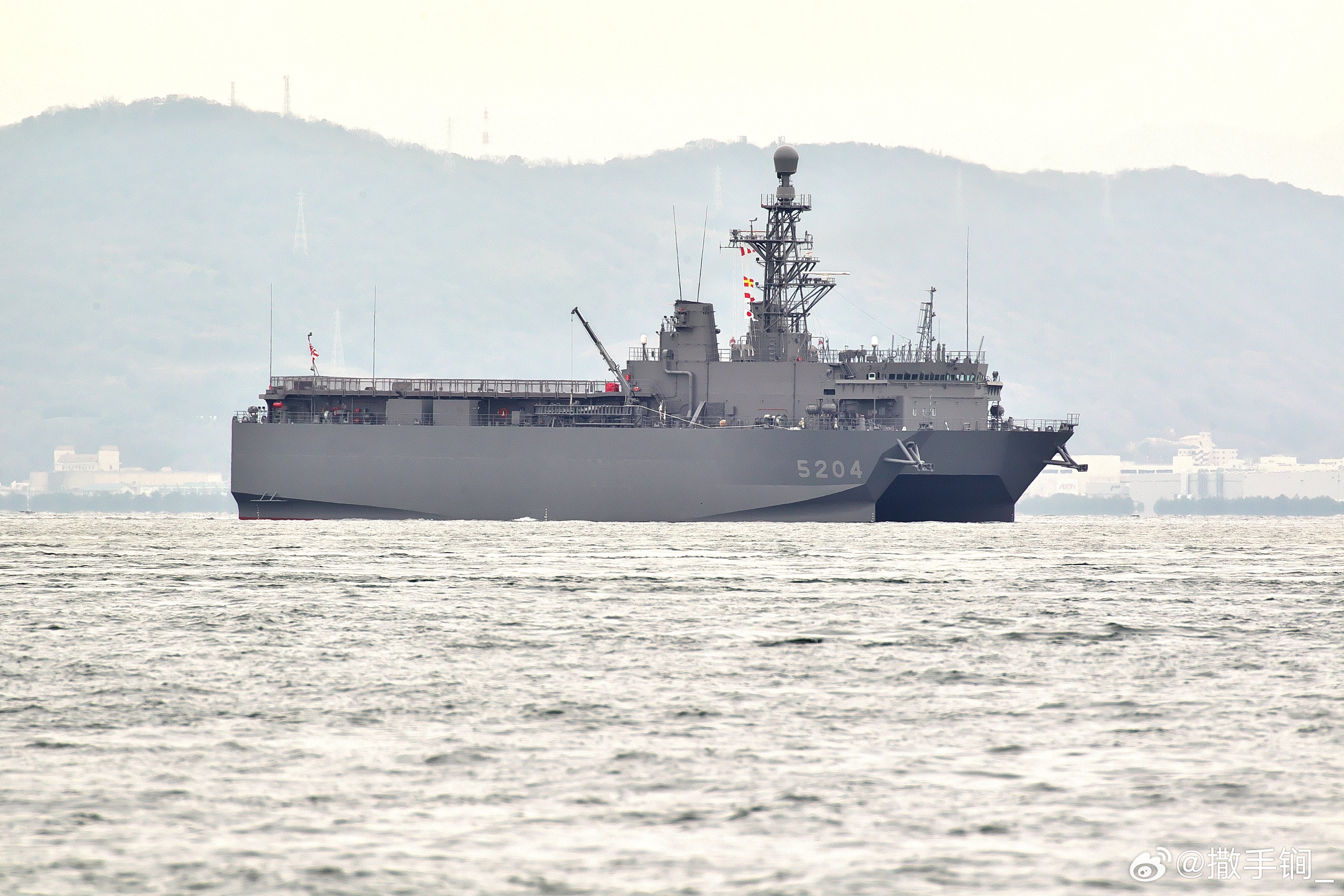 日本海自5204“备后”号声学测量舰前天在三菱玉野船厂交付服役，并于今天抵达吴基