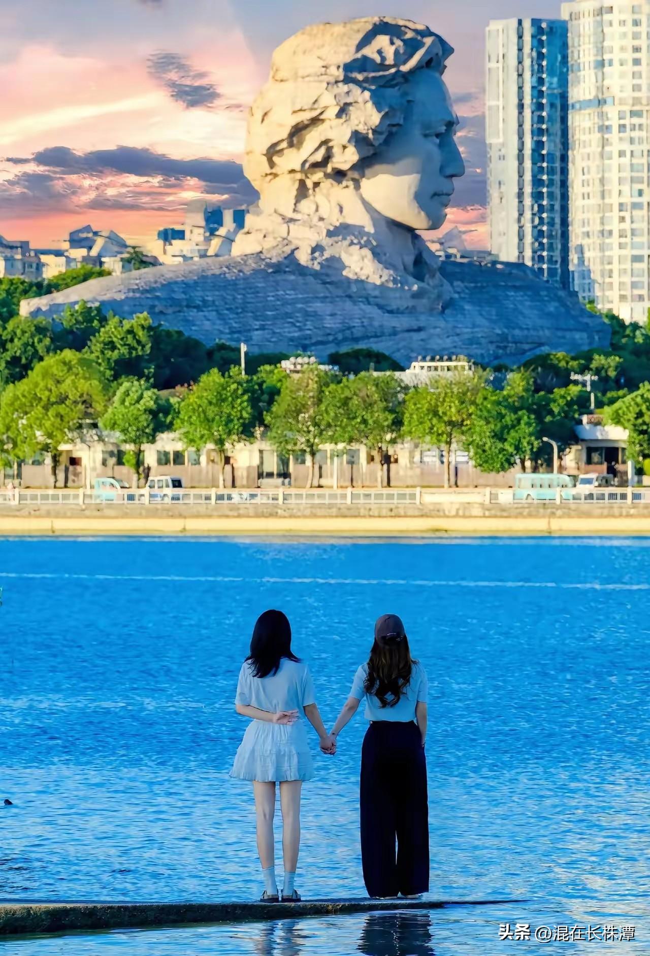 为什么外地人都喜欢长沙？
最近有外省的亲戚来长沙游玩，问我哪里适合打卡，想拍几张