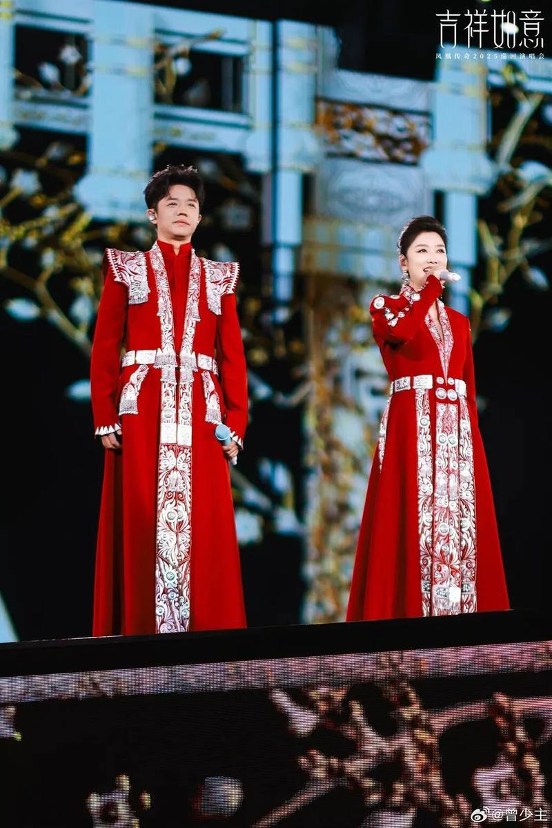 凤凰传奇2026「吉祥如意」首场演唱会激情开唱，玲花、曾毅燃炸舞台。经典金曲轮番