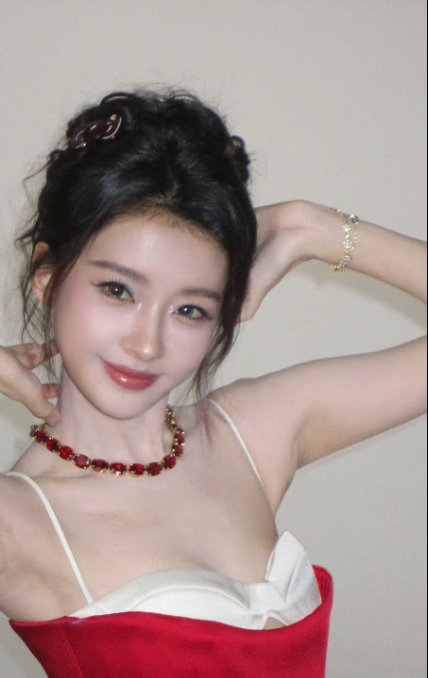 孙怡什么时候才能原谅现偶晚风、红裙、美人，构成最浪漫的画面。孙怡天生适合现偶镜头