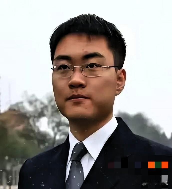 刚刷到个消息，英伟达又悄无声息地把咱们两名顶尖的AI芯片大牛揽入麾下了。清华校友