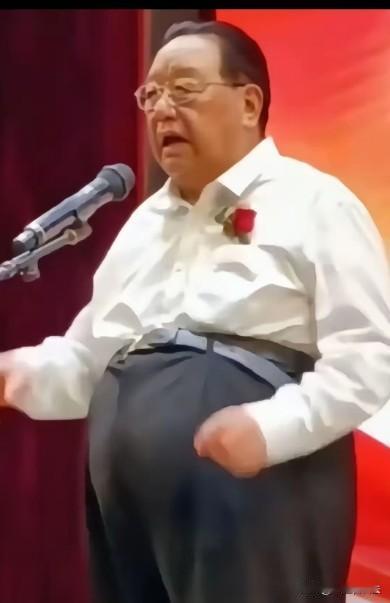 必须承认，老干部是我们的社会、我们的国家的宝贝。他们一辈子含辛茹苦，省吃俭用，把