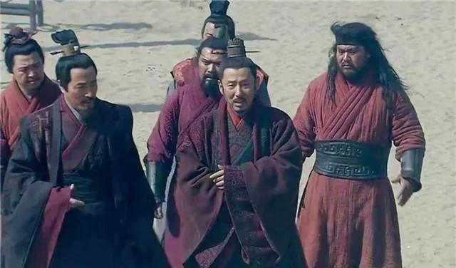 在秦末乱世中，韩信从一个穷小子爬到军事天才的高度，却因为功劳太大，落得被刘邦夫妇