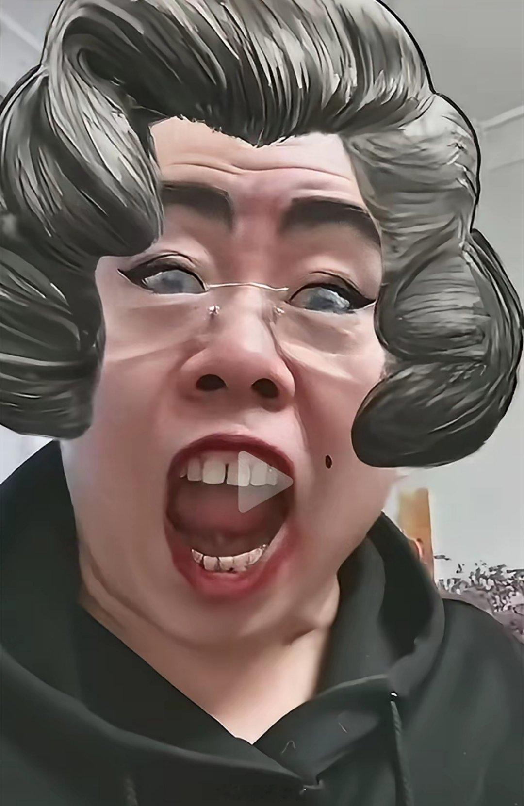 潘长江感觉跟我们父母差不多啊，发短视频没轻没重的，一点大明星架子也没有。 