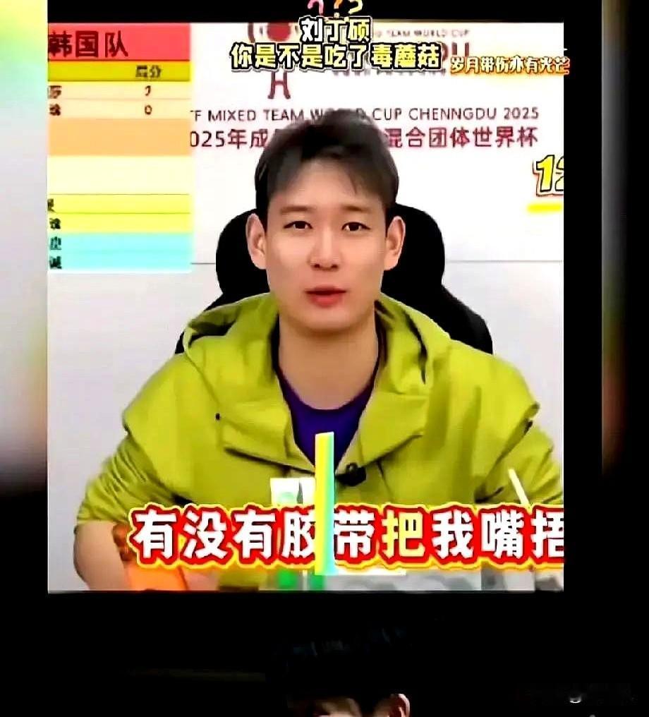 直播间人数从12万飙到34万，只因为他对着镜头骂了一句脏话。
他捏碎的不是麦克风