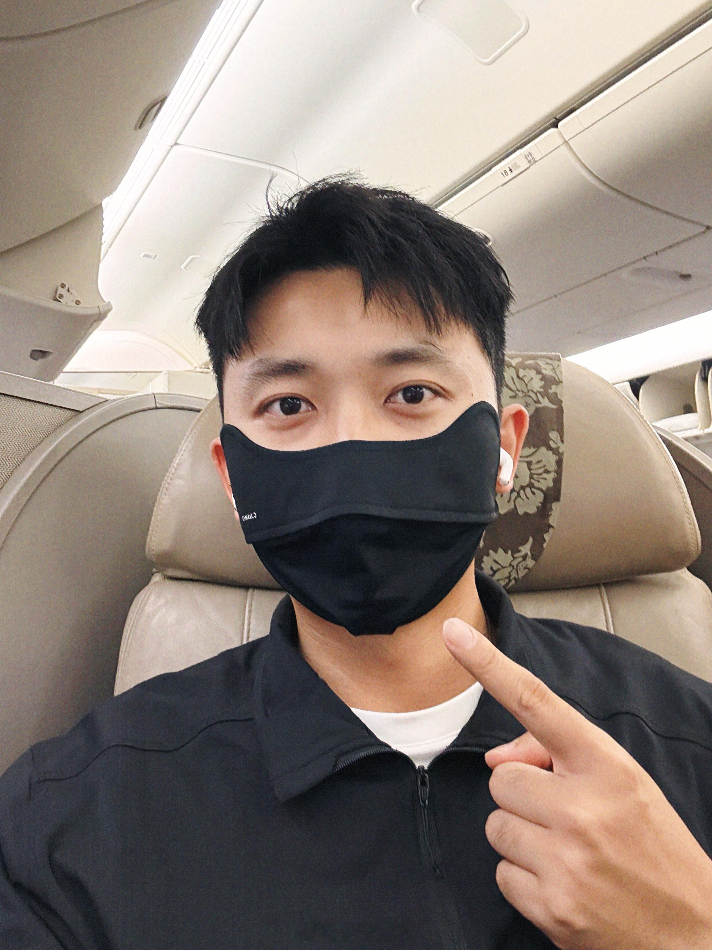 我这样真的很像空乘吗？应该是第三次被乘客叫着问问题了  ​​​