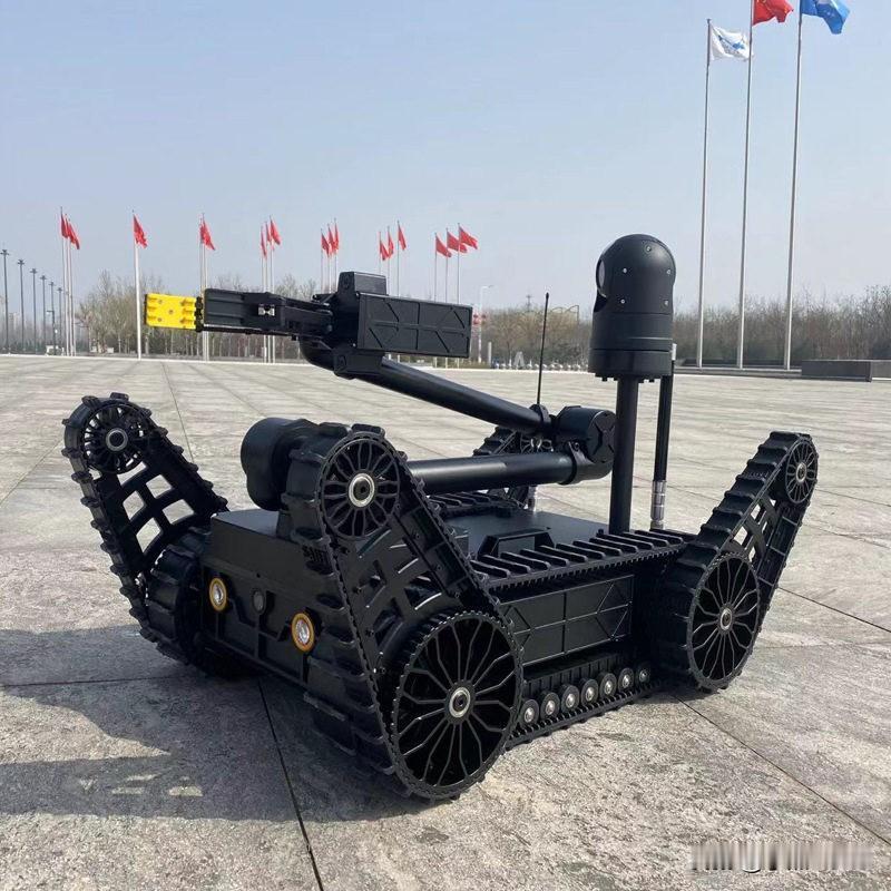 90公斤机器人飞檐走壁，AI“智能工友”如何颠覆高危行业？
近日，我国智能装备领