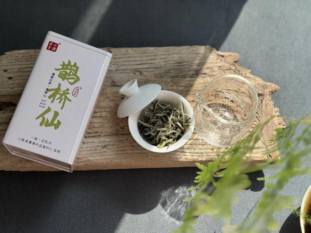 3大欺骗消费者智商的卖茶行为
①直播现场收茶。
这是去年很火的直播卖茶套路，后来