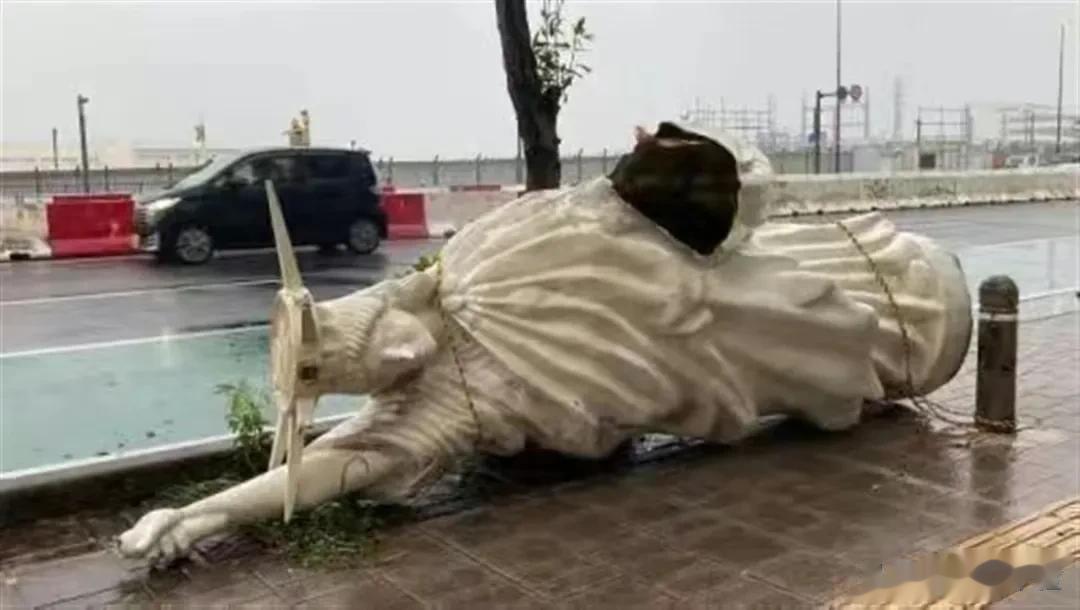 原本要普陀山登陆的台风卡努突然踩刹车，急转弯拐向日本，将日本冲绳（琉球）“自由女