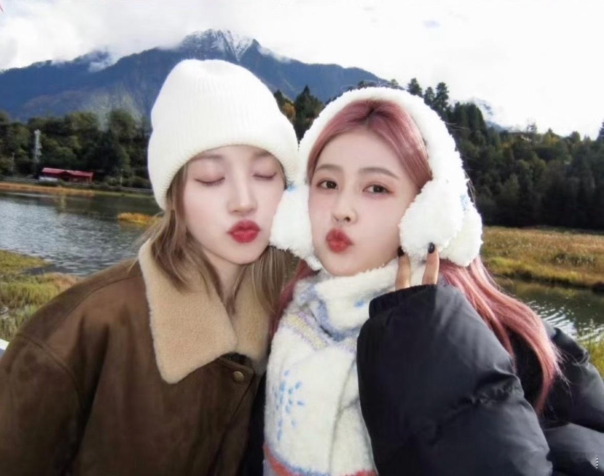 白鹿晒和宋雨琦合照，这个923姐妹花友谊长存