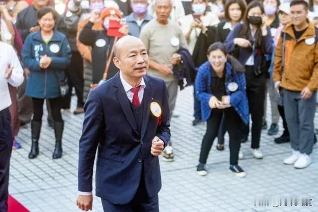 黑韩产业链又蠢蠢欲动，邱毅辩护的来了！邱毅在脸书表示，民进党又开始黑韩国瑜了，黑