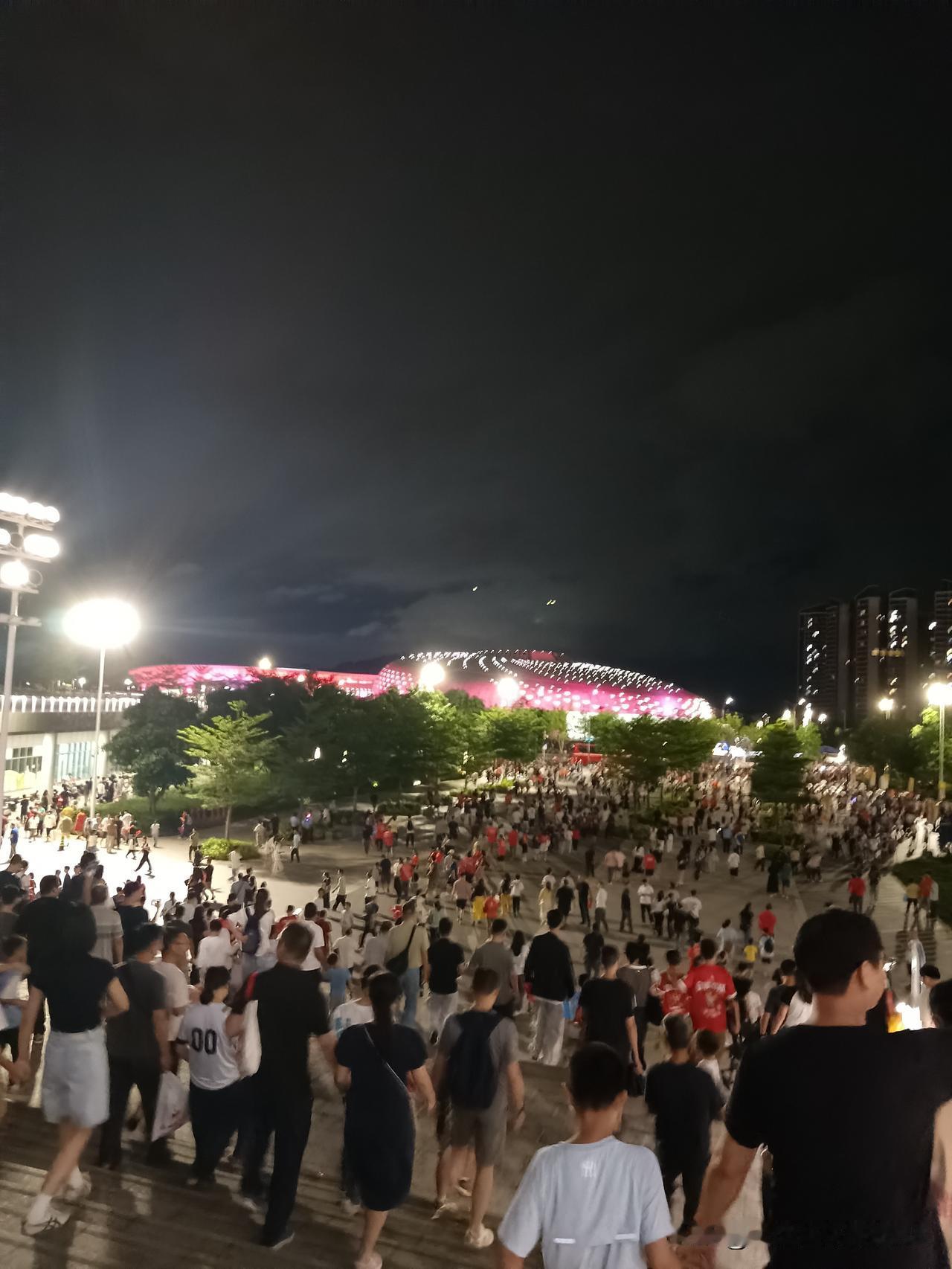 粤超的热度！现场2万人观战！清远奥体中心！


广东超决赛 粤超球场 粤超开幕式