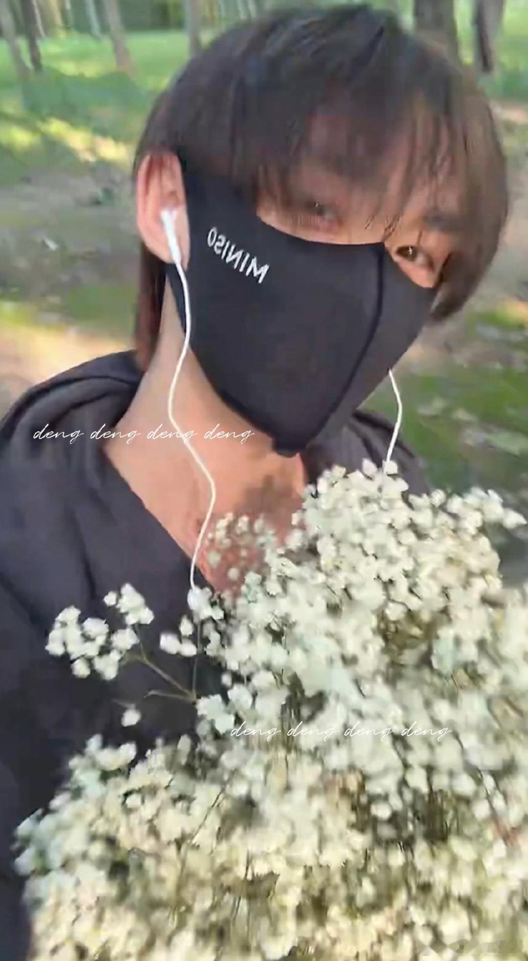 这和丁程鑫谈了有什么区别 看丁程鑫直播，全程代入男友视角，这氛围感谁顶得住啊！ 