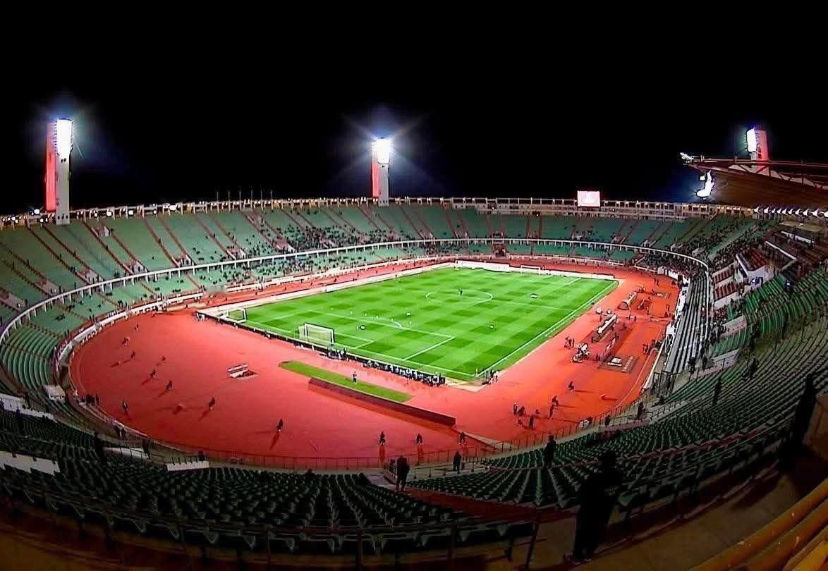 非洲杯允许球迷免费入场 据多家法媒报道，为了弥补比赛上座率低的问题，非洲杯组委会