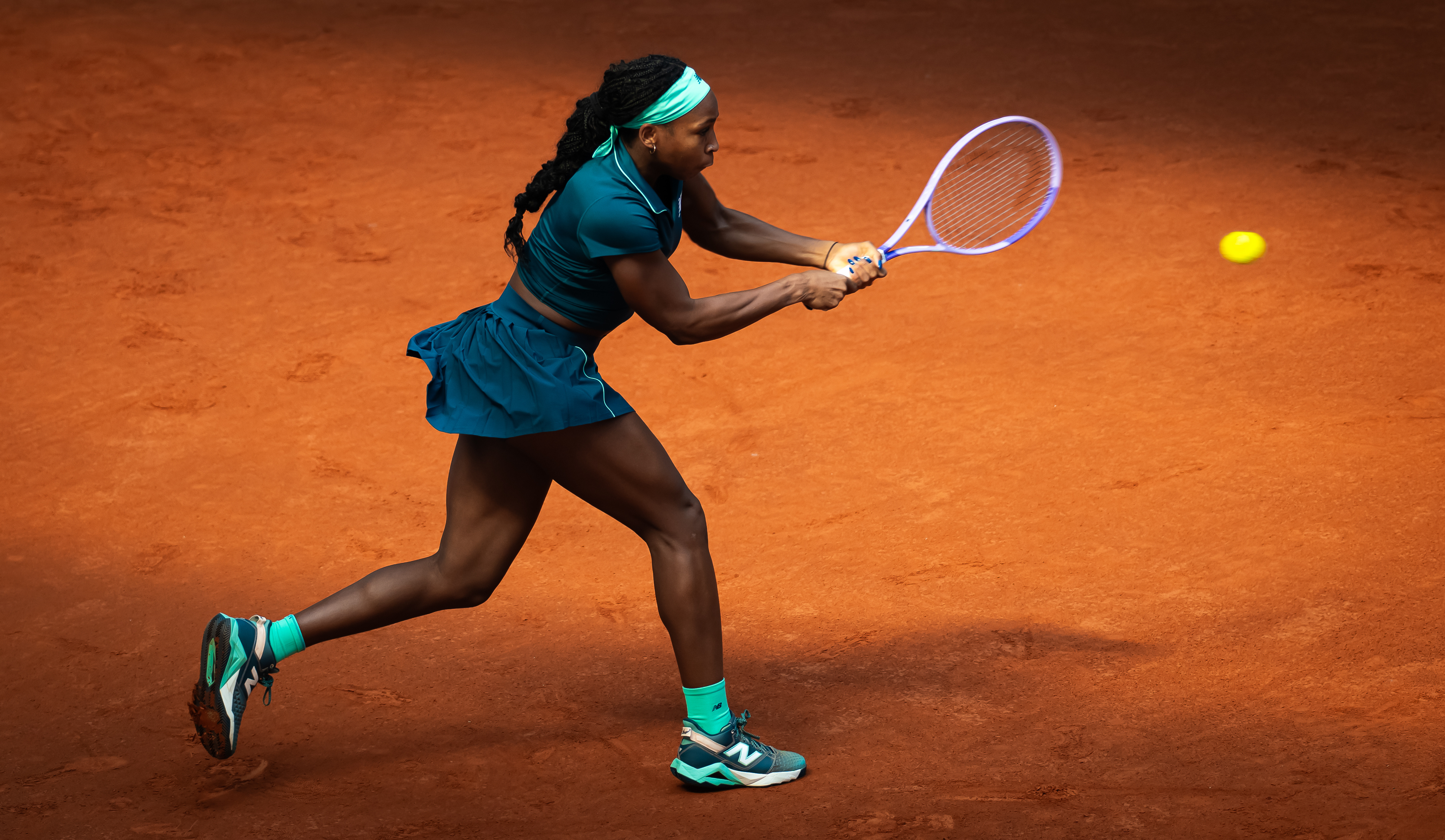 高芙 1-1 诺斯科娃即时战况：高芙6-1扳回一盘，连续第二天将比赛拖入决胜盘。