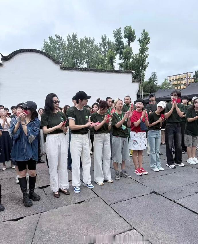 赵今麦王安宇一念江南开机了 《一念江南》开机，燥候！ 