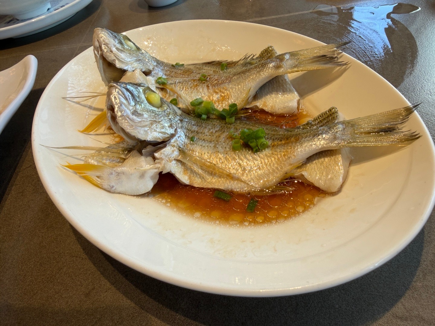 祖国行三亚旅行海南海南旅游海南美食 一大早朋友恵带我来吃海南特色美食：芒果肠粉古
