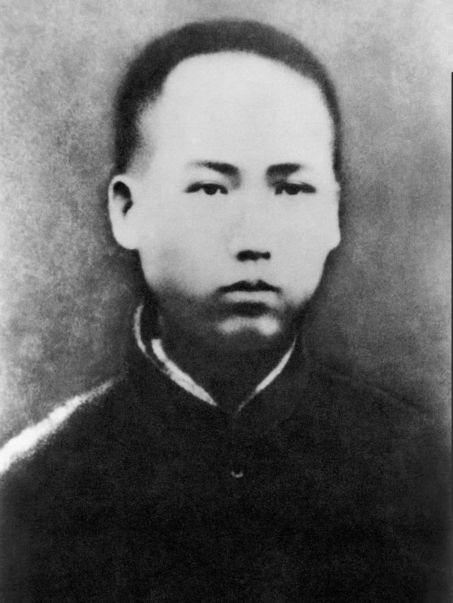 找找看，在历史的黑白光影里寻找，那个让我们无限热爱的人在哪里？
他如今住在哪里？
