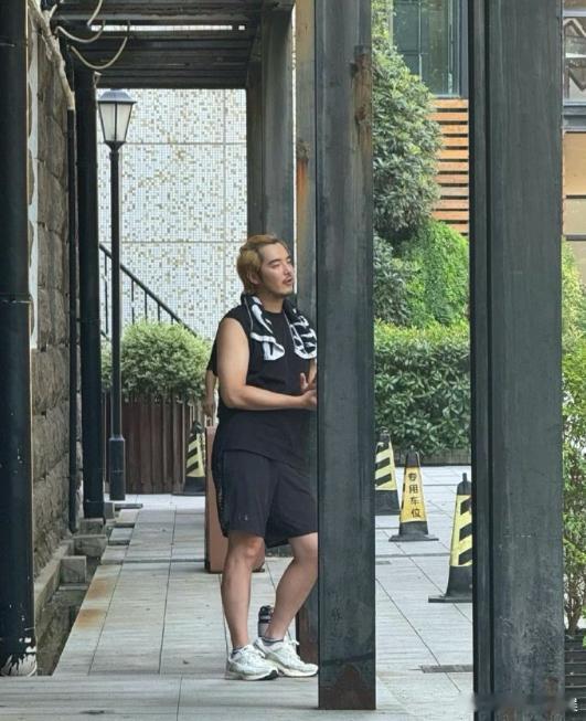 金世佳近照认不出来金世佳 这谁？？ ​​​