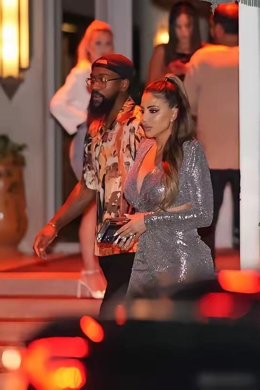 乔丹儿子马库斯，简直是“不走寻常路”。乔丹作为篮球之神，生涯辉煌且行事稳重，可马