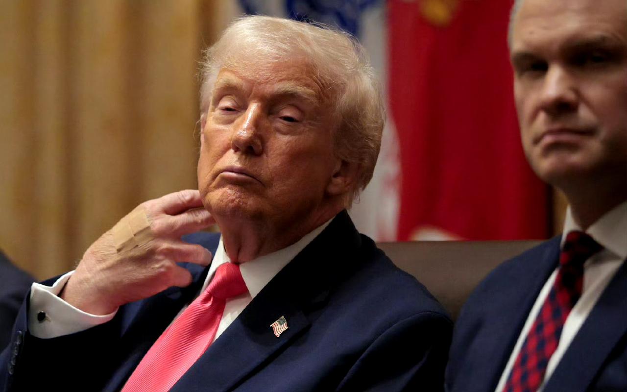 特朗普再次抨击风力发电，他声称，风车不仅昂贵，还破坏风景，危及鸟类。中国自己不用