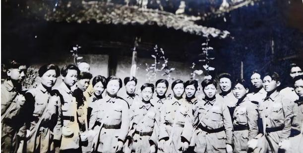1939年，女战士徐敏准备去如厕，突然被一壮汉抱到了床榻上，对方捂住了她的嘴巴，