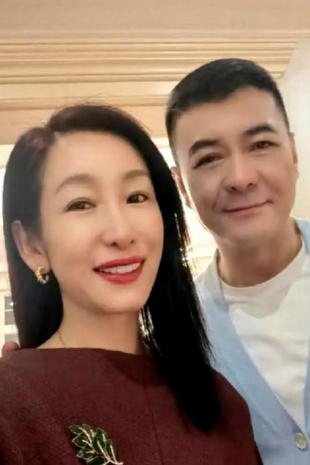 王新军吐槽秦海璐，追到手后汤再也没喝过一口。

想当初，秦海璐为了追他，那叫一个