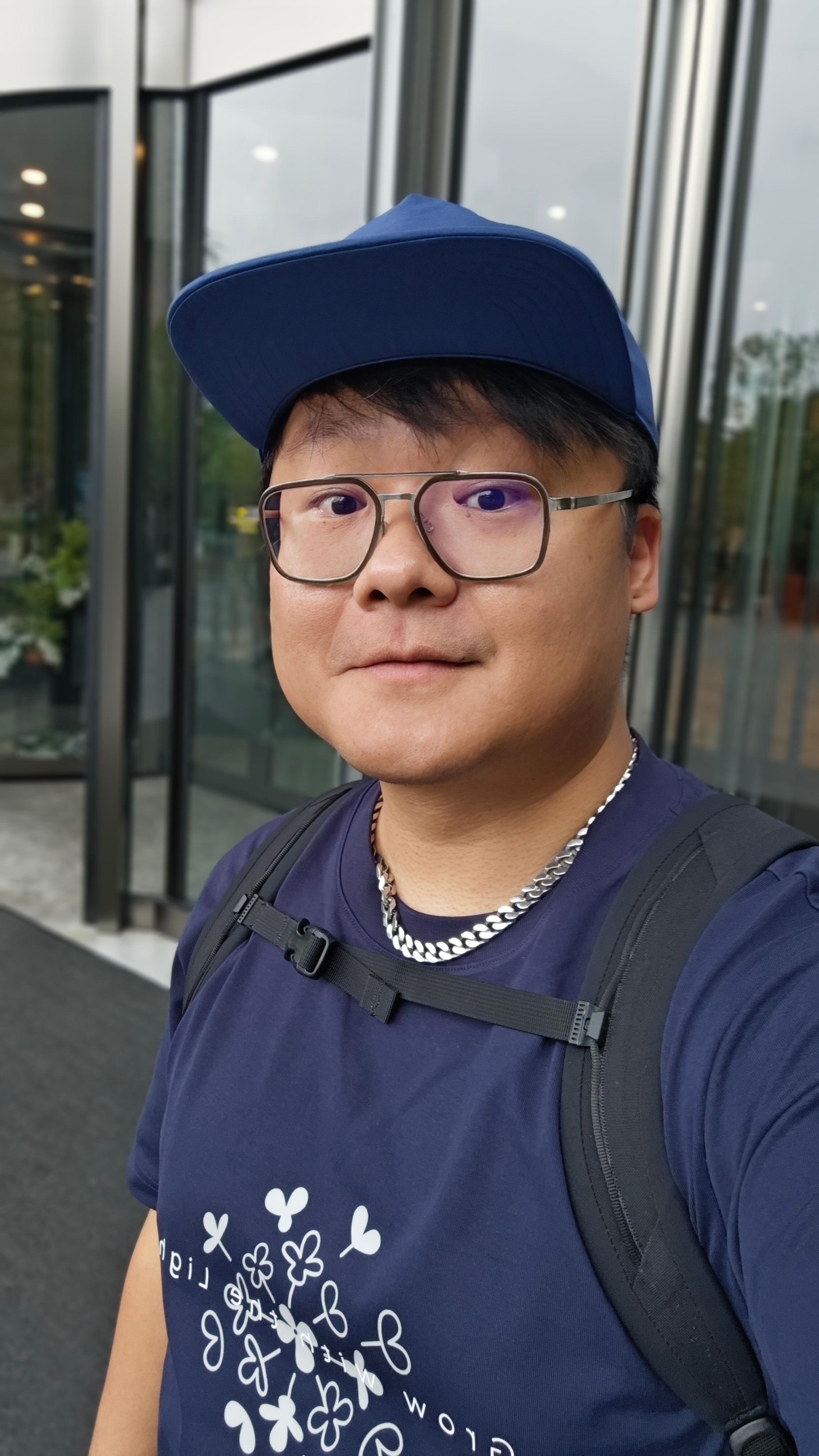 出发去nioday现场，我为了今晚抢车顺利，把红绳都系上了。祝各位和我一样好运气