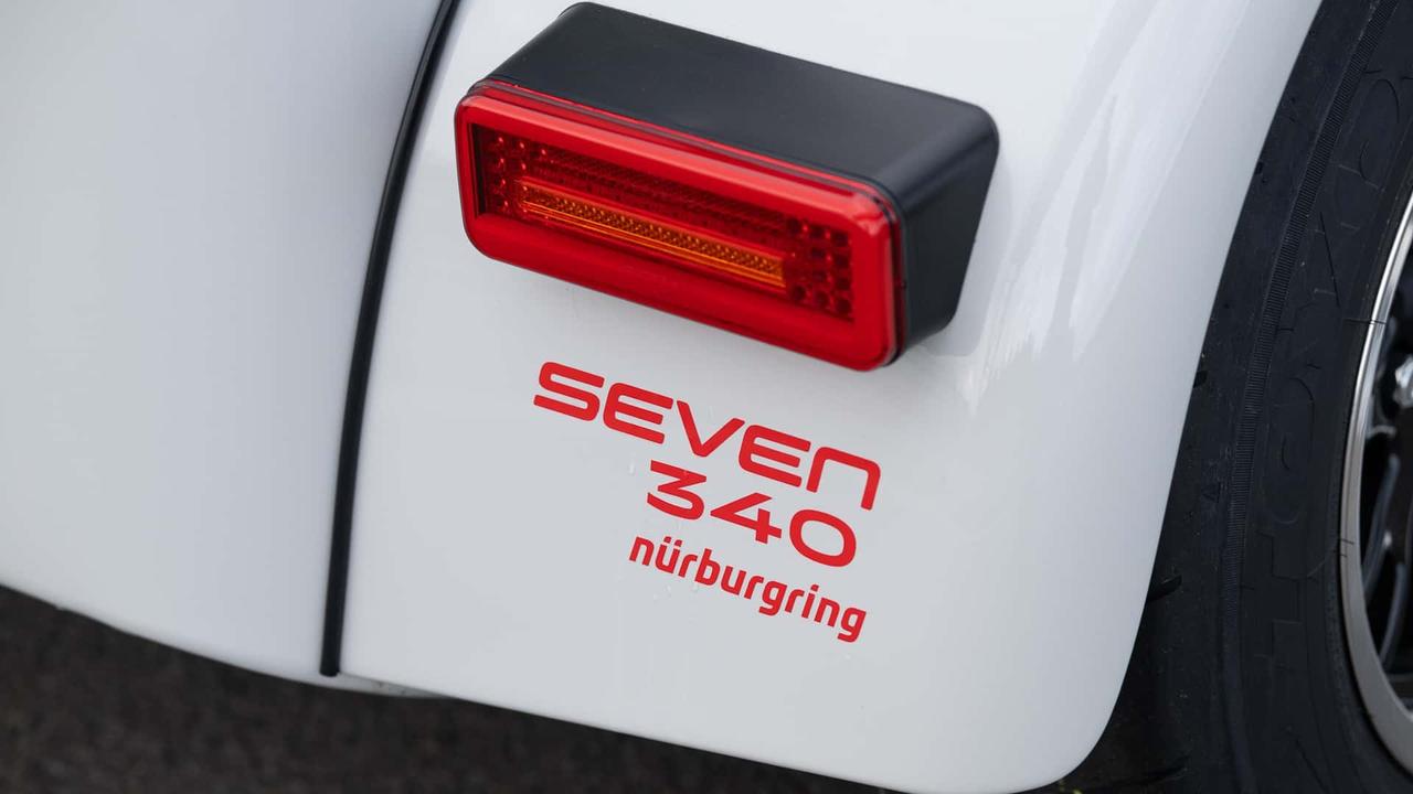 近日，Caterham在德国纽博格林24小时耐力赛上正式发布了Seven Nür