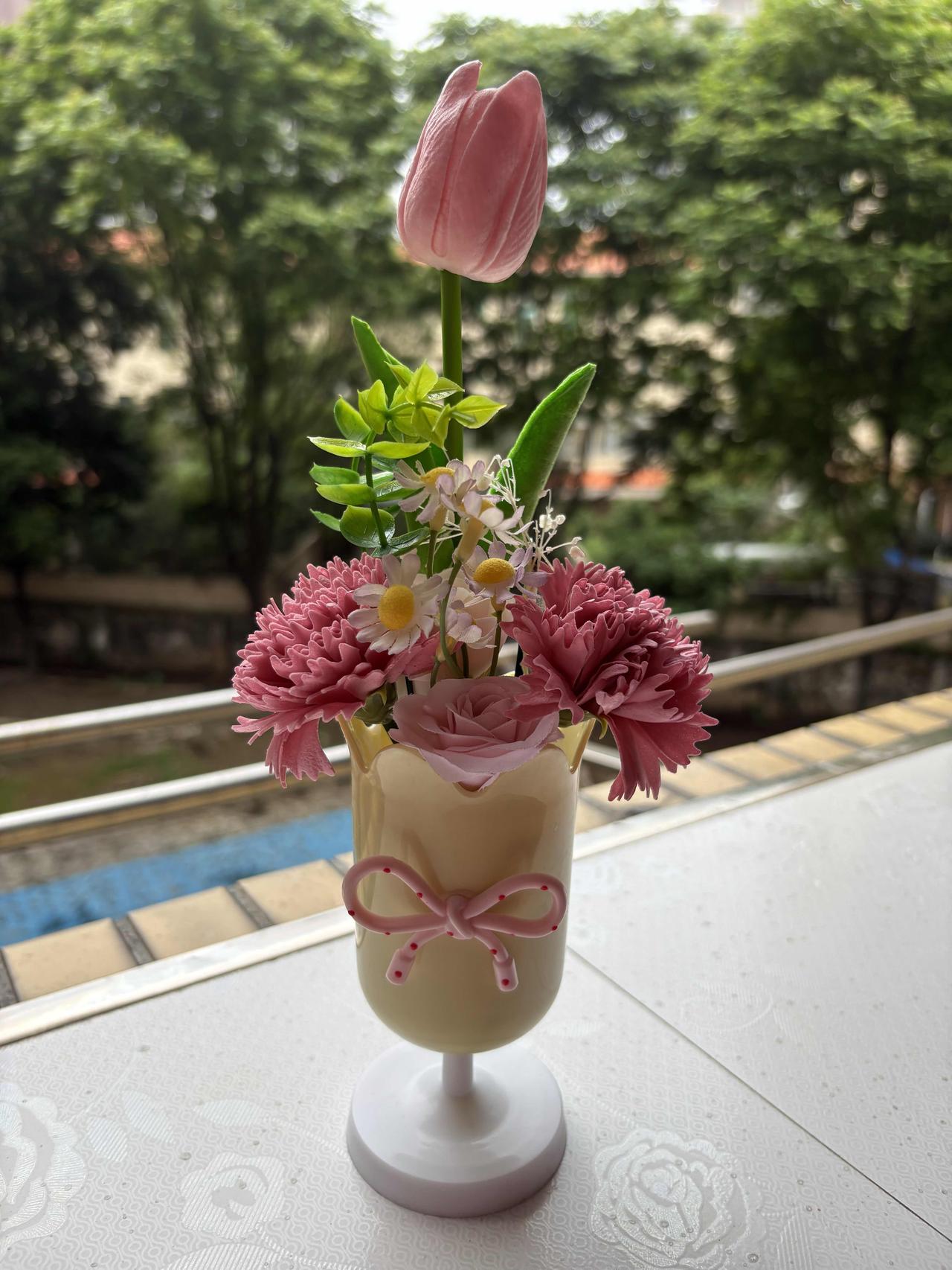 母亲节纪念
2026年的母亲节，借儿子送的花祝天下的母亲都身体健康，开心快乐！